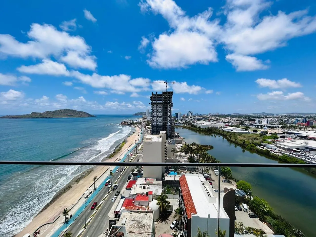 En El Malecon Con Vistas Al Lago Y Mar By G P S Rentas Mazatlán Lejlighed