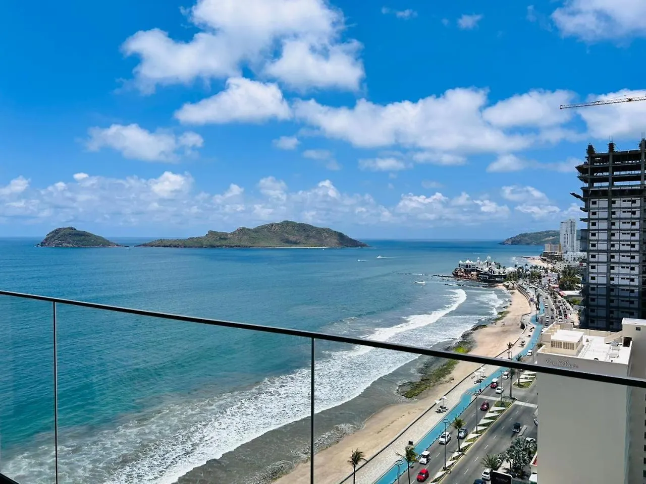 En El Malecon Con Vistas Al Lago Y Mar By G P S Rentas Mazatlán